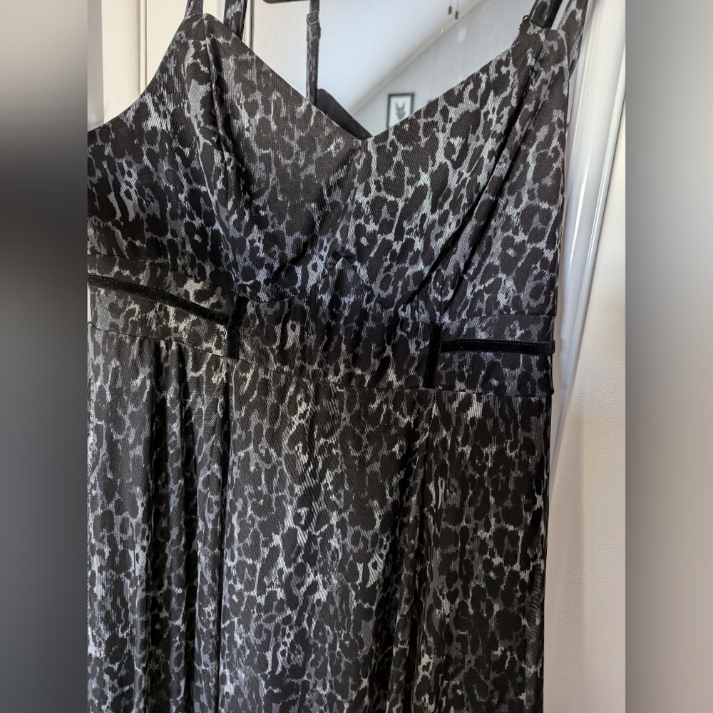 Gorgeous leopard print dress - Picture 4 of 5